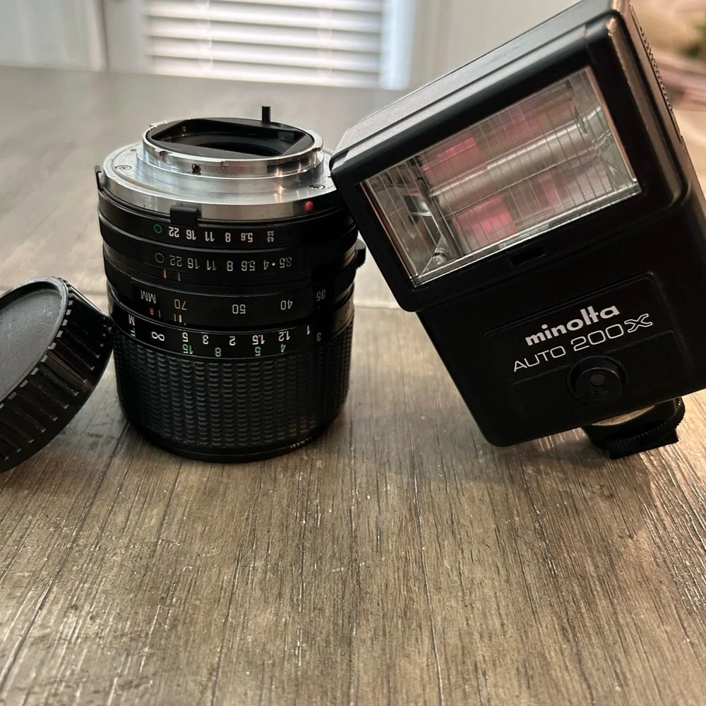 Minolta Auto 200X Flash and Lens Set - Black
